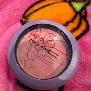 MAC Cosmetics Kelly Osborne Blush in Cheeky Bugger